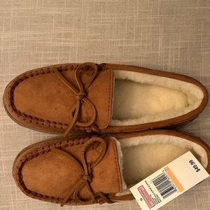 NWT Vineyard Vines faux suede slippers